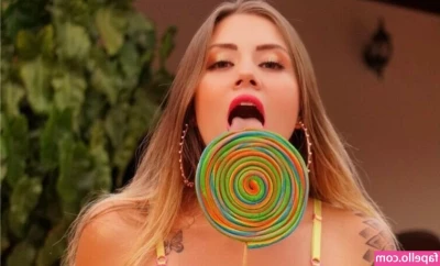 Sara Blonde [ sara-blonde ] - Netflix  amp  _______________     DM me your answers - best one gets