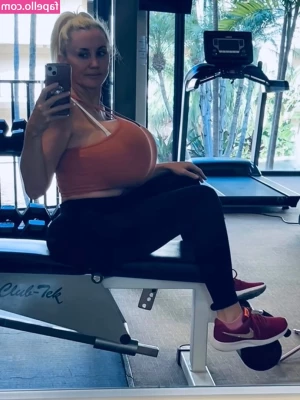 Tammyhtherealtor [ tammyhtherealtor-1 ] - Sum ass shaking for your feed
