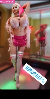 Tammyhtherealtor [ tammyhtherealtor-1 ] - I was trying to think of a sexy caption but I got distracted by the