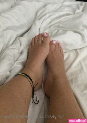 swedishfootgirl - tease me baby 😈