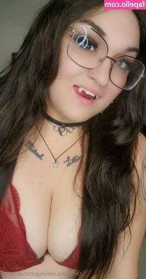 xgothicxkittenx - My booty is growing! Guess why! I’m pregnant again!!