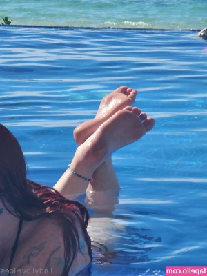 ms.lovetoes [ ms-lovetoes ] - Had 9 yes NINE hours of sleep ☺️ Boys gone surfing... Home alone