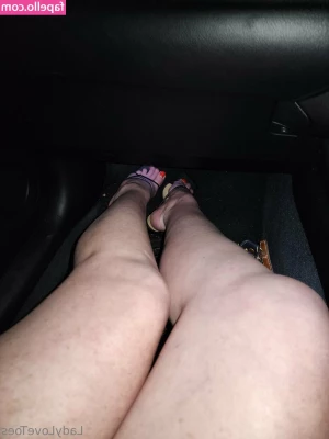ms.lovetoes [ ms-lovetoes ] - should I take my hands away