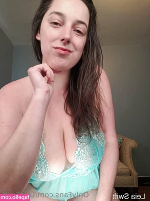 leiaswift [ leiaswift-1 ] - A clip from back when this was my biggest toy. Look how far we've