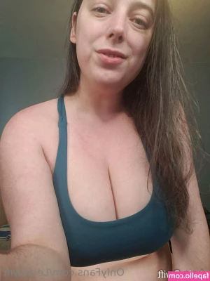 leiaswift [ leiaswift-1 ] - Hungry butts🤤🤤 Small guy explore my tight hole🔞💦