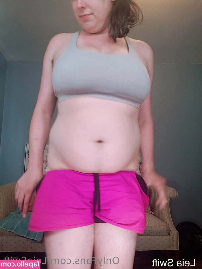 leiaswift [ leiaswift-1 ] - Drooling over my massive tits