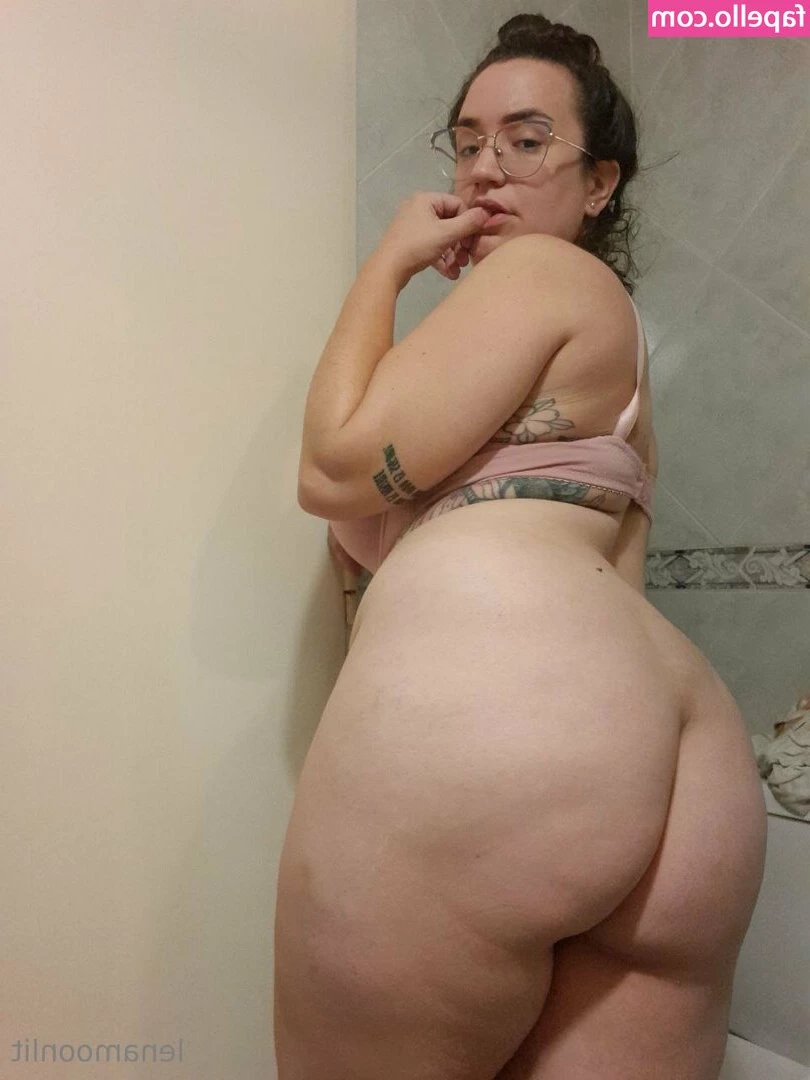 lenamoonlitfree - Just jiggling my butt ☺️😝 (1:17)