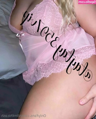 slimthicash - A nice outdoor fist and fuck