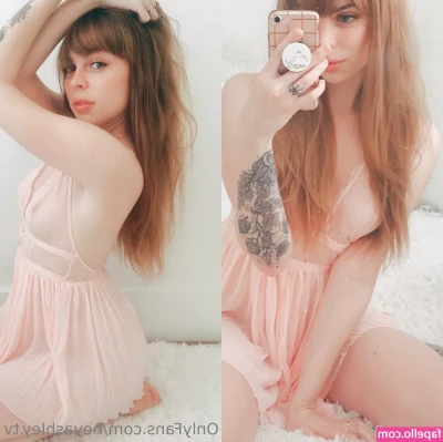 heyashley.tv [ heyashley-tv ] - Fatboss having a snack… so hungry after a long day and opening his