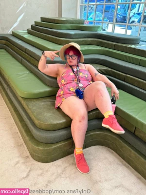 goddessbabebrown - Hihi guys im just having a little movie night with my mom and then