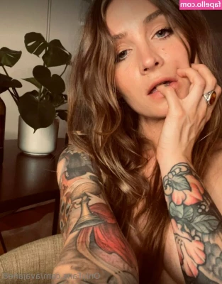 avajane8 - Swipe to see what I had for dinner… and a very heavy swollen belly