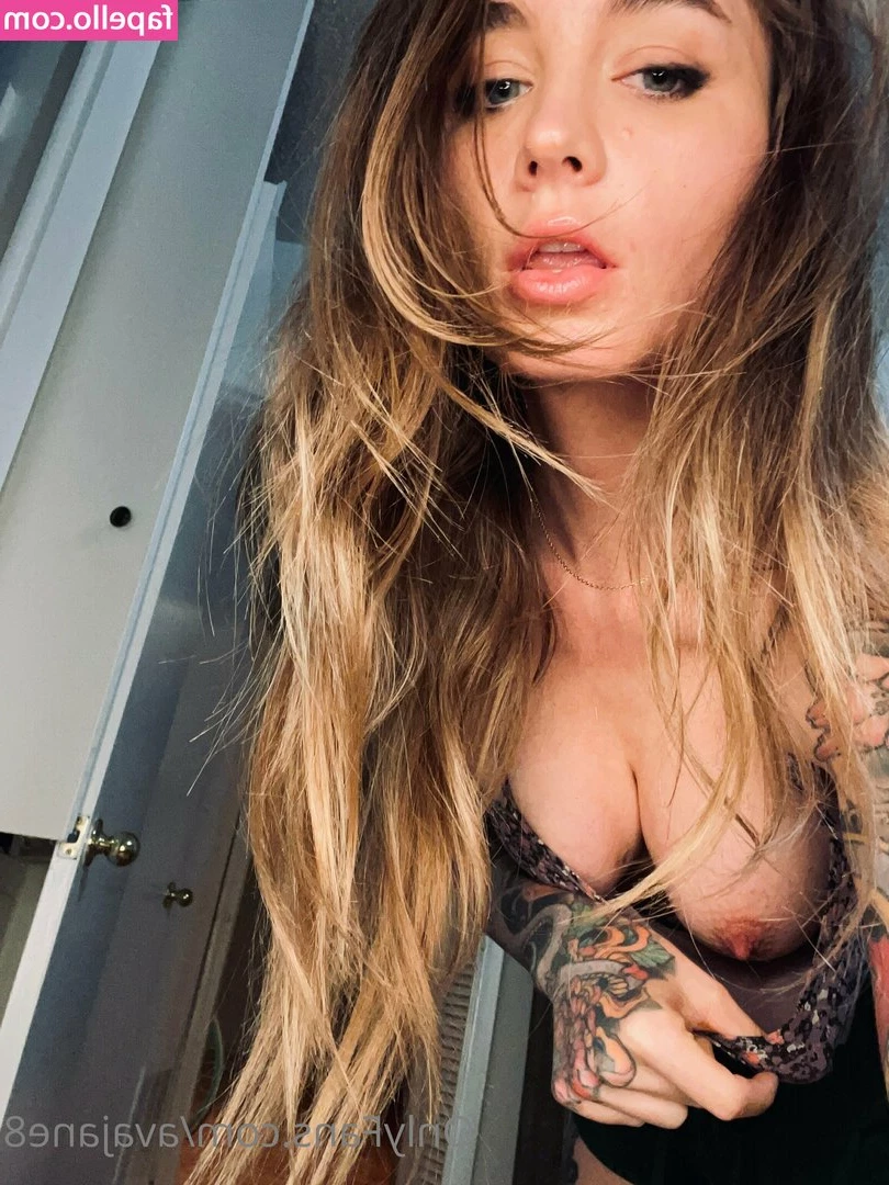 avajane8 - I just want to be spanked