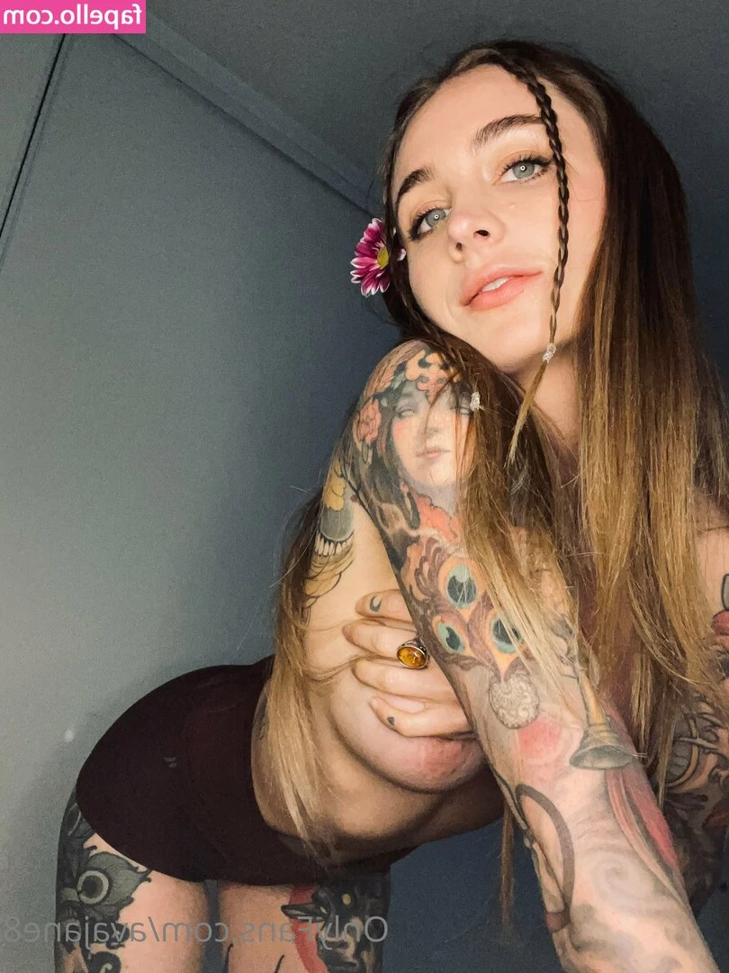 avajane8 - Heard they like it with a luh bit of curve    