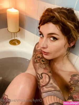 avajane8 - Pretty feet girlllll