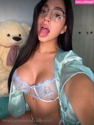 amelia_clark9 [ amelia-clark9 ] - Good morning! Ready to play early this morning!