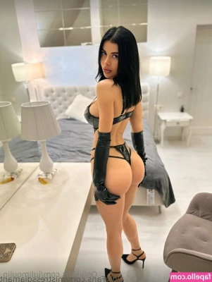 julimoulin - I do not recommend to text me you are bored - you will end up with