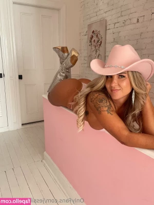 jessikarainsfree - Hei Bby    Te astept in privat