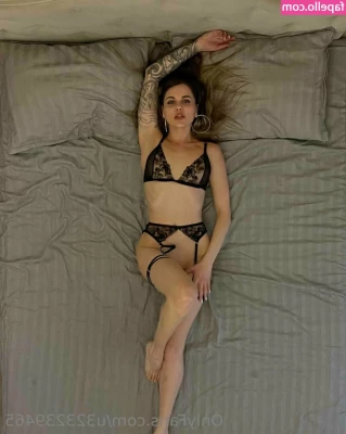 yourlustfullover - Of course we had to strip off completely for you   @scarlettjonesuk
