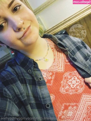trippyhippypoppyfree - Joudunko ite riisuun nämä