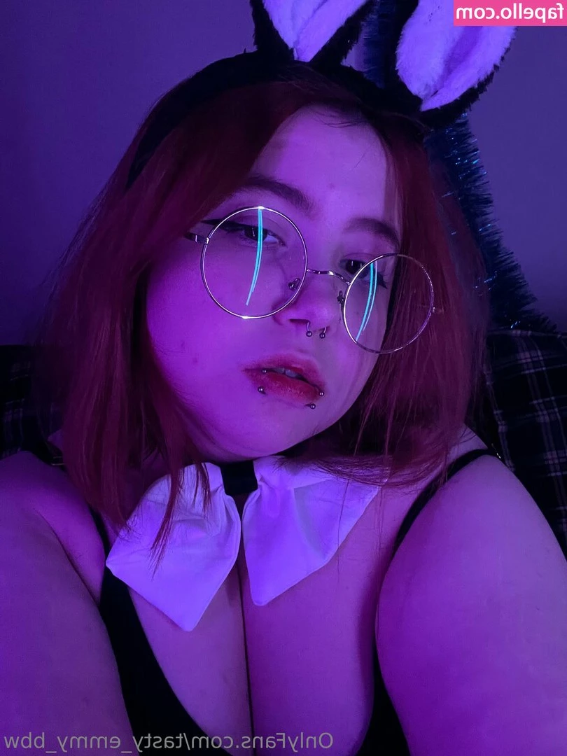 tasty_emmy_bbw [ tasty-emmy-bbw ] - Anyone for a stretching session?