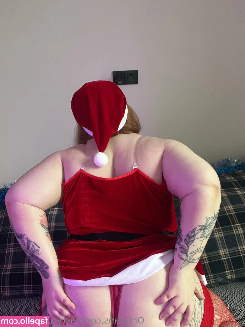 tasty_emmy_bbw [ tasty-emmy-bbw ] - What do you think of my hat and fish nets? 🥵