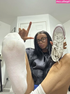 Tia-Louise Cateer [ tia-louise-cateer ] - im totally going to be a tease and say i have something very fun
