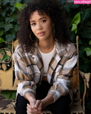 Jasmin Savoy Brown [ jasmin-savoy-brown ] - I stand in the mirror everyday  amp  speak affirmations of positivity