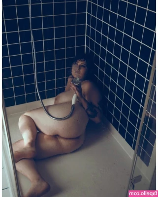 lydiareichelxx - These briefs struggle to keep my cock contained  come set it free for