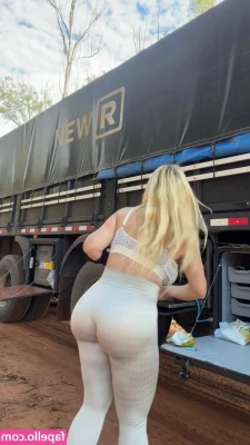 Aline Füchter Ouriques [ aline-fuchter-ouriques ] - Your POV when I’m cleaning up