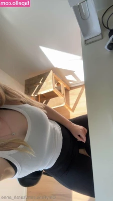 sarah_anne [ sarah-anne ] - Having a tasty smoothie to cool down