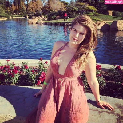 Erica Lindbeck [ erica-lindbeck ] - Merry Christmas guys   A few extras  so the worship won t stop