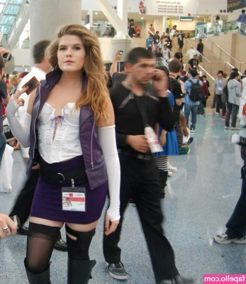 Erica Lindbeck [ erica-lindbeck ] - Felt showy last night :3