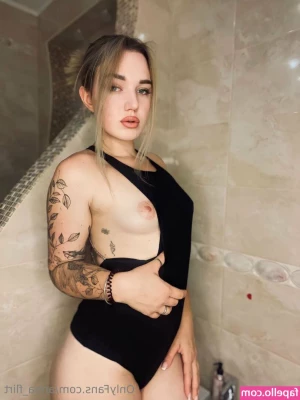 anna_flirt [ anna-flirt ] - God it’s fucking hot lately 🥵🥵