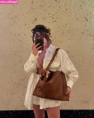 Amanda Diaz [ amanda-diaz ] - Moving my livestream to Friday night xoxo see you tomorrow 💋
