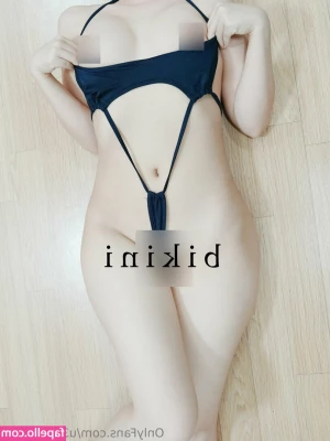 u360632052 - Lil black dress