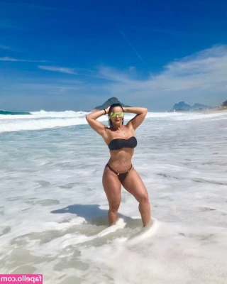 Viviane Araujo [ viviane-araujo ] - Tip on this post & tell me what you would do if you found me