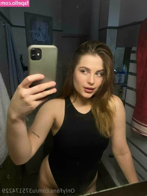 laura22777 - If you leave rebill on you get a cheeky gift from me EVERY MONTH