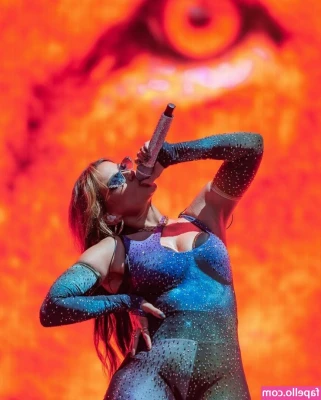 Nelly Furtado [ nelly-furtado ] - You didn’t think you could get away from me. Did you? 😈