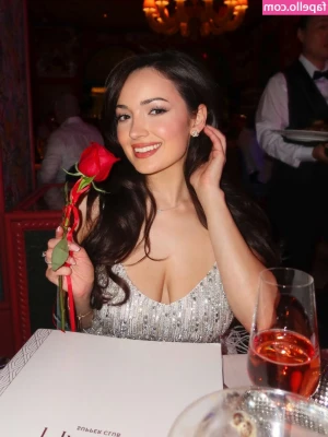 Sonia Ferraro [ sonia-ferraro ] - Pretty girls get it all