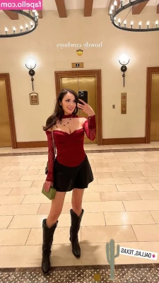 Sonia Ferraro [ sonia-ferraro ] - Back for a holiday review     Get yourself or a dick owner a nice new