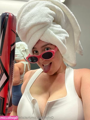 natalieharimefree - When you’re being watched and encouraged sucking that big cock 😜