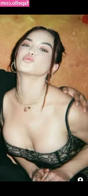 Paris Berelc [ paris-berelc ] - A perfect pussy pic 🤩