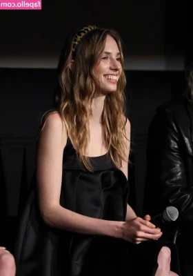 Maya Hawke [ maya-hawke ] - Would you like it if I sucked your cock while you played video