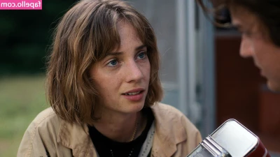 Maya Hawke [ maya-hawke ] - I need someone to play with my pussy right now!!