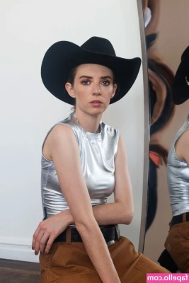 Maya Hawke [ maya-hawke ] - Already in position
