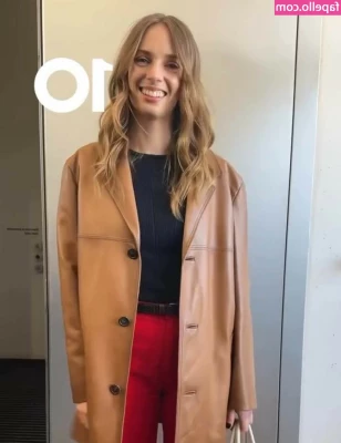 Maya Hawke [ maya-hawke ] - As promised  here is a taste of the new video with GiGi  She s so hot