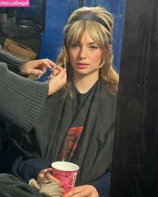 Maya Hawke [ maya-hawke ] - sleeeeeepy teeth time