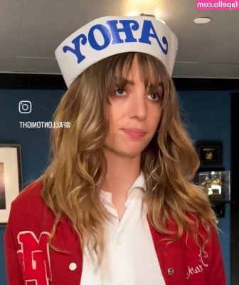 Maya Hawke [ maya-hawke ] - I want to forget my name while I m moaning yours