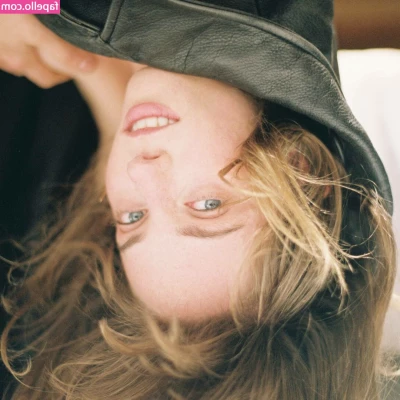 Maya Hawke [ maya-hawke ] - Shake it