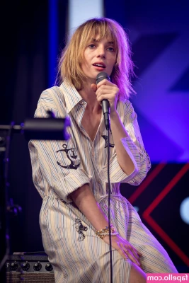 Maya Hawke [ maya-hawke ] - Do you like my green pedi? I posted more of this set over on my VIP